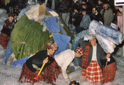 Antroxu 1987-La caña de Galiana. El monstruo del Lago Ness. La cabeza bajo sola porque llego antes.JA,JA,JA